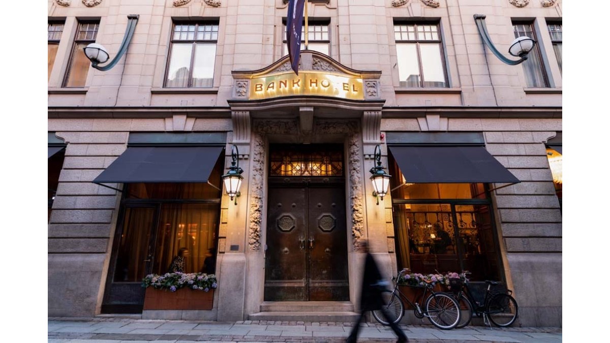 Entrance to Hotel Bank