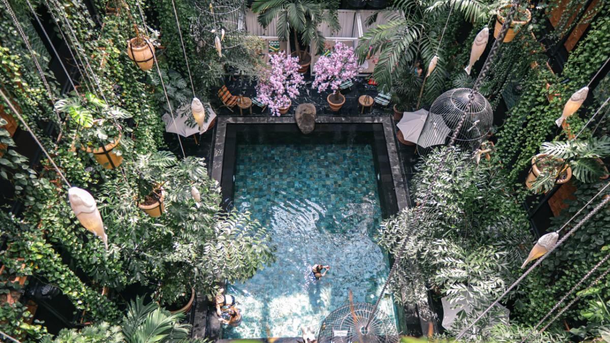 Indoor pool area at Hotel Manon Les Suites Guldsmeden