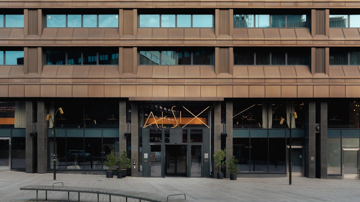 Main entrance of Hotel At Six