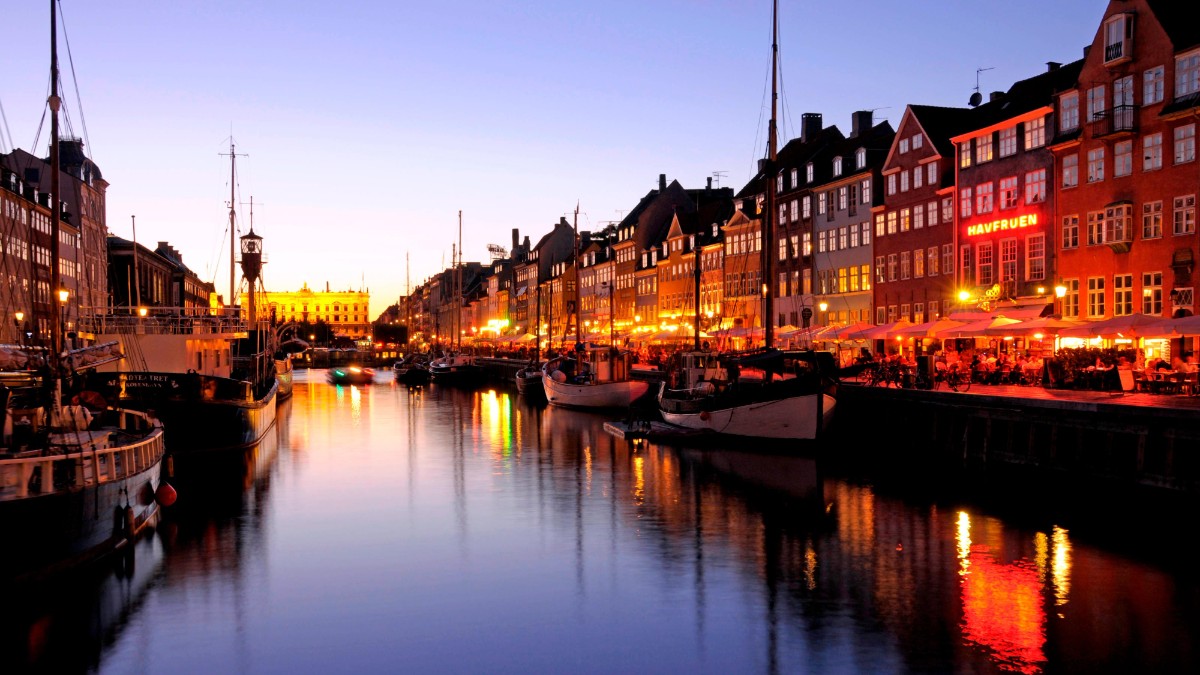 Night view around Copenhagen Marriott Hotel