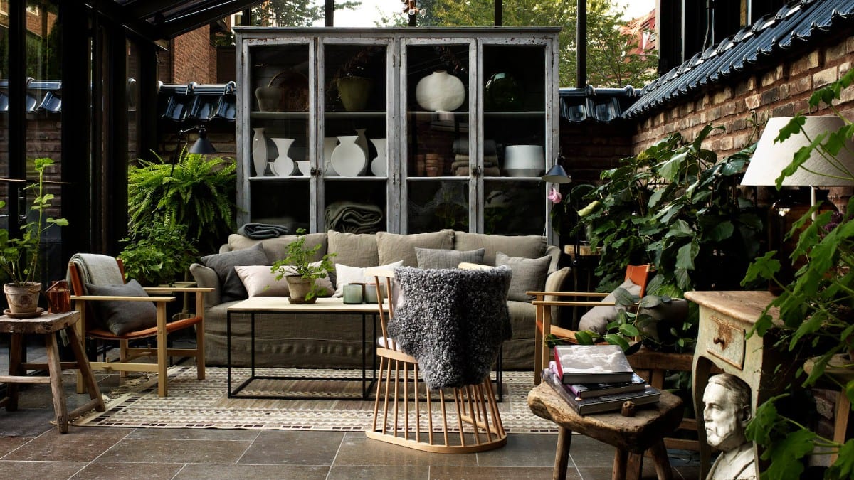 Lounge area with greenery at the hotel