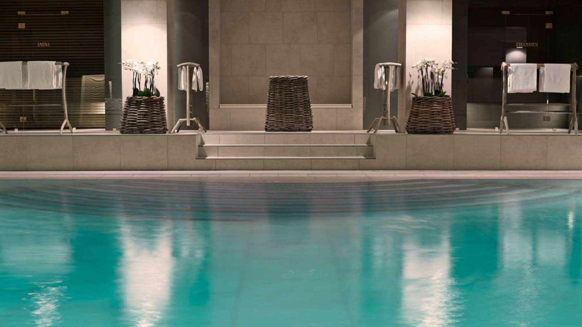 Swimming pool at Hotel D'Angleterre