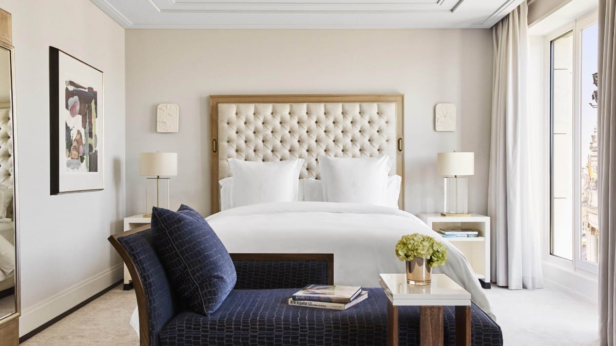 Schlafzimmer im Four Seasons Hotel Madrid