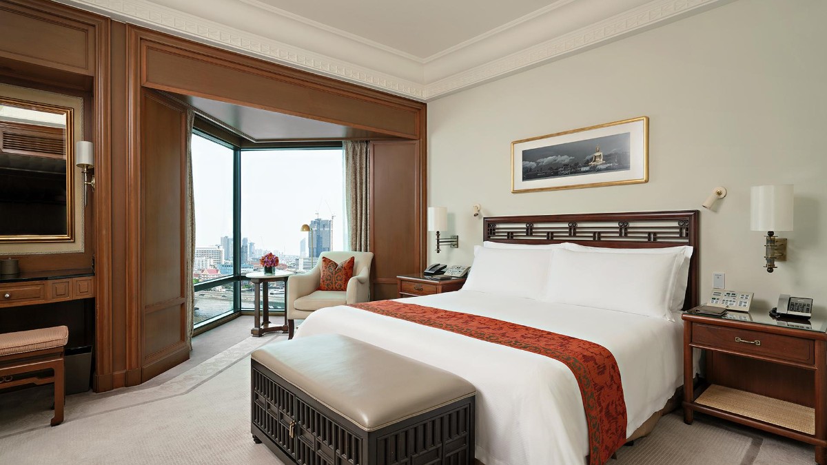 Bedroom at The Peninsula Bangkok