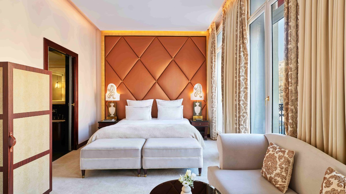 Bedroom at Hotel Barrière Fouquet's Paris