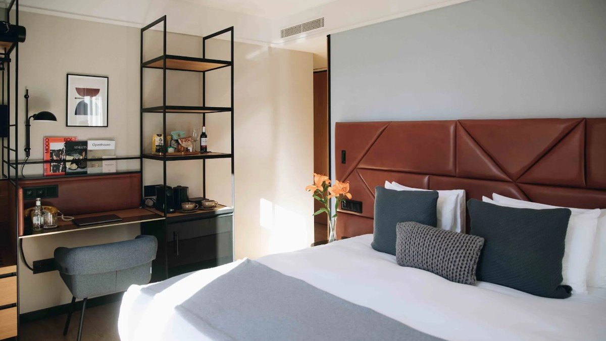 Bedroom at Kimpton Vividora Hotel