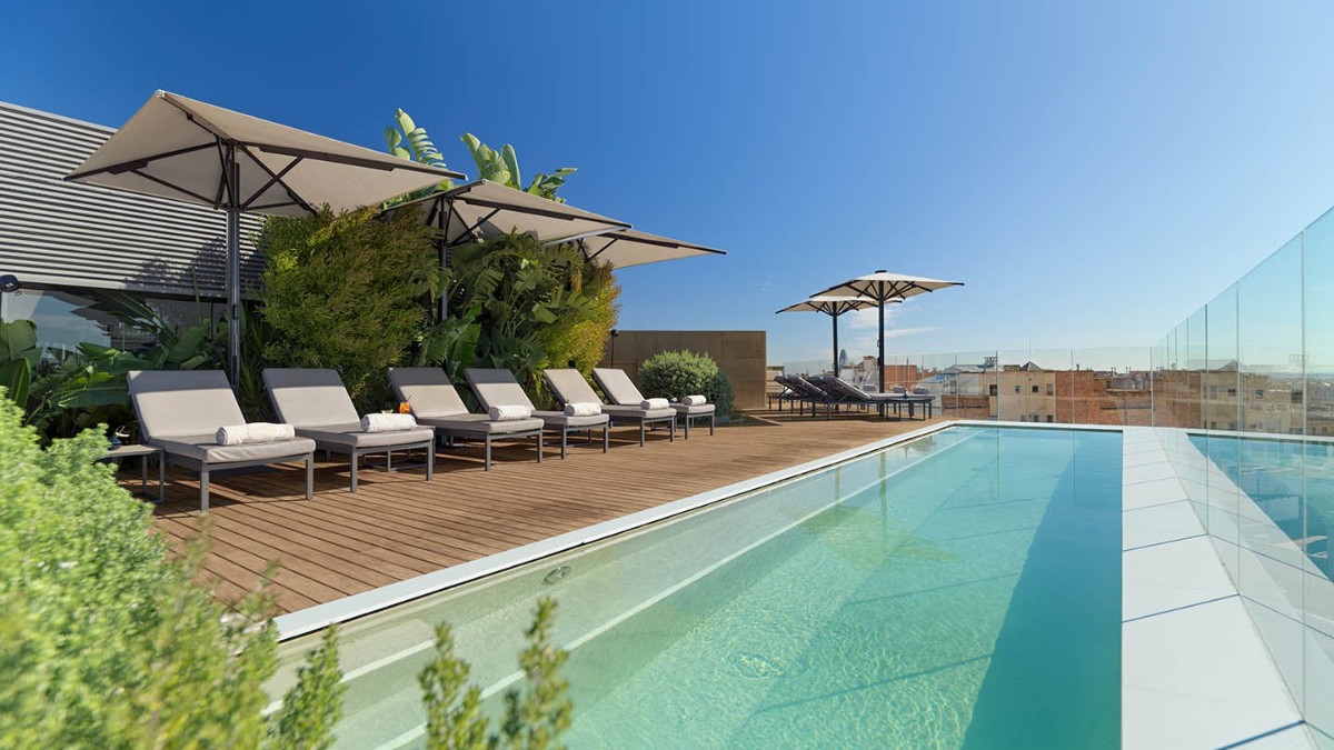 Rooftop pool at The One Barcelona GL