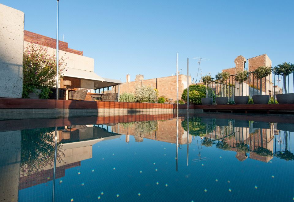 Outdoor swimming pool at Mercer Hotel Barcelona