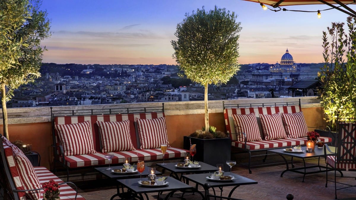 Rooftop-Bar im Rocco Forte Hotel de La Ville