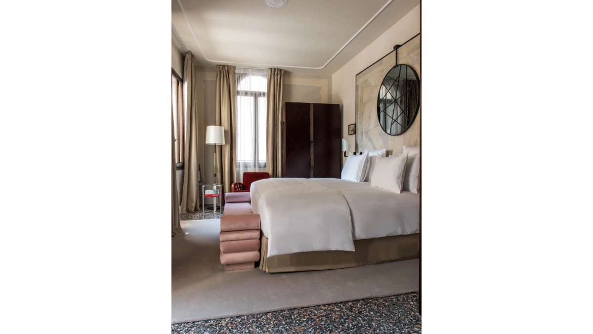 Bedroom at Nolinski Venezia - Evok Collection