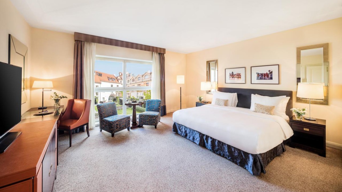 Bedroom at Mandarin Oriental, Prague