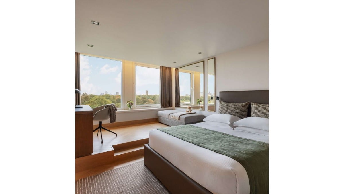 Schlafzimmer im Royal Garden Hotel