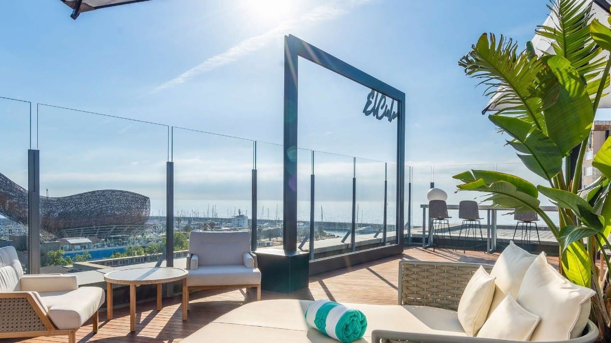 Dachterrasse im Sofitel Barcelona Skipper