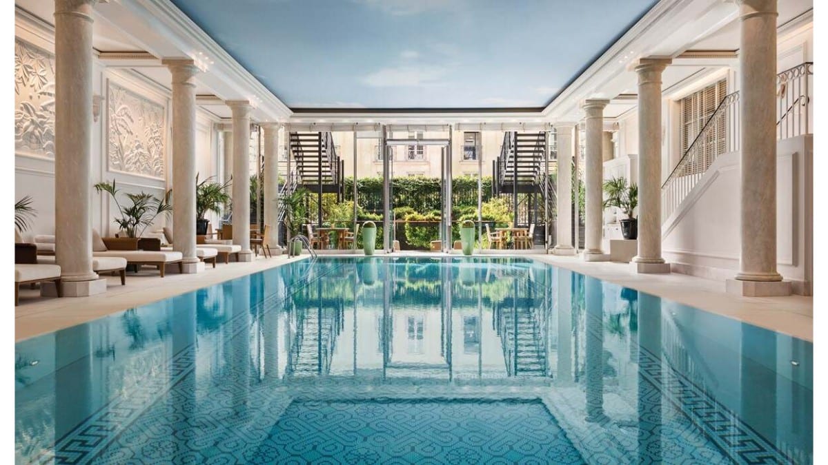 Hallenbad im Shangri-La Paris
