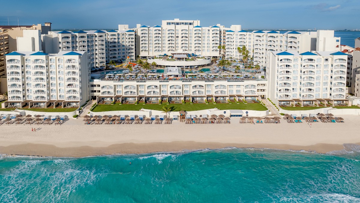 View areas at Hilton Cancun Mar Caribe All-Inclusive Resort