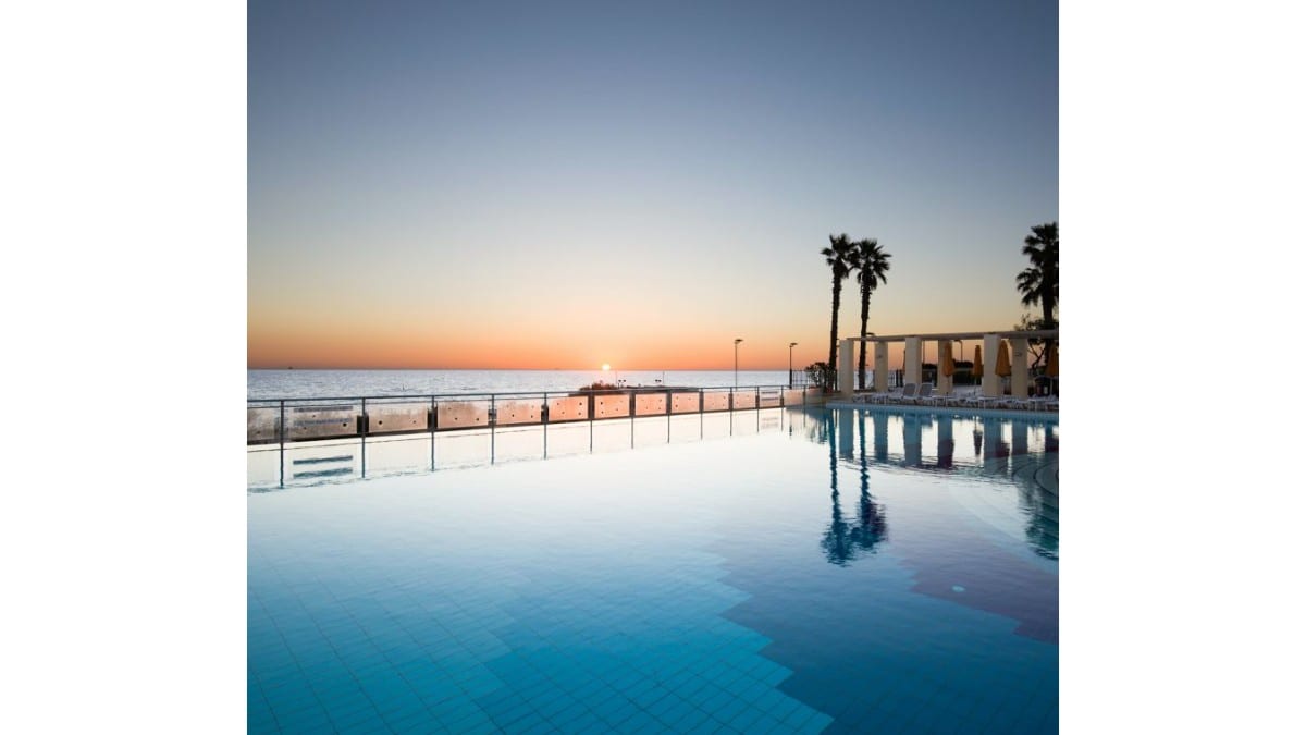 Pool im Hilton Malta