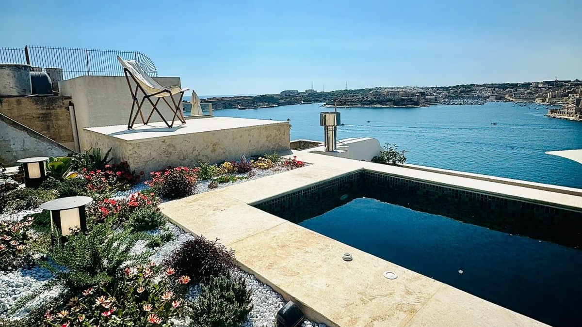 Outdoor swimming pool at Iniala Harbour House and Residences