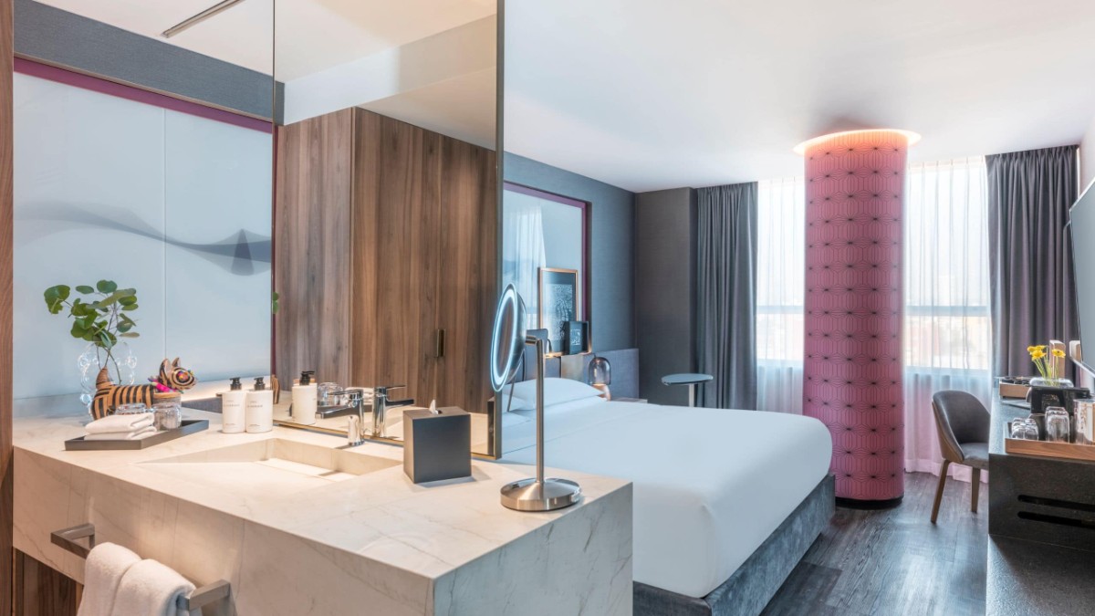 Bedroom at Hotel ANDAZ SINGAPORE, BY HYATT