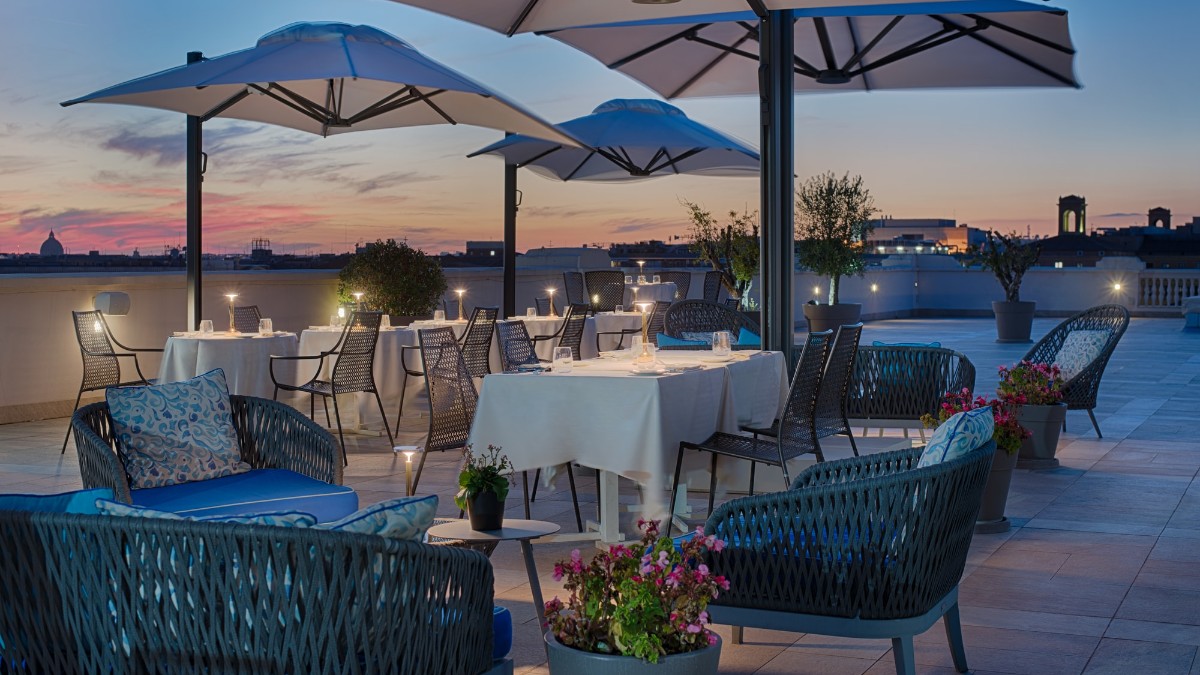 Bar rooptop at Hotel NH Collection Roma Palazzo Cinquecento
