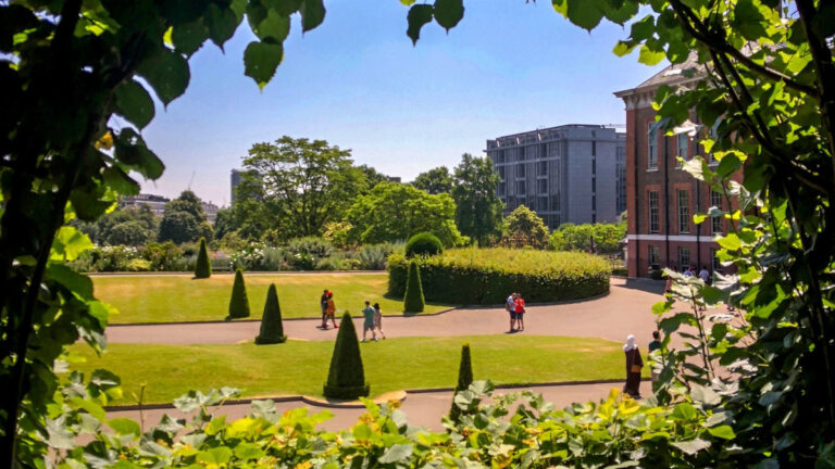 Royal Garden Hotel