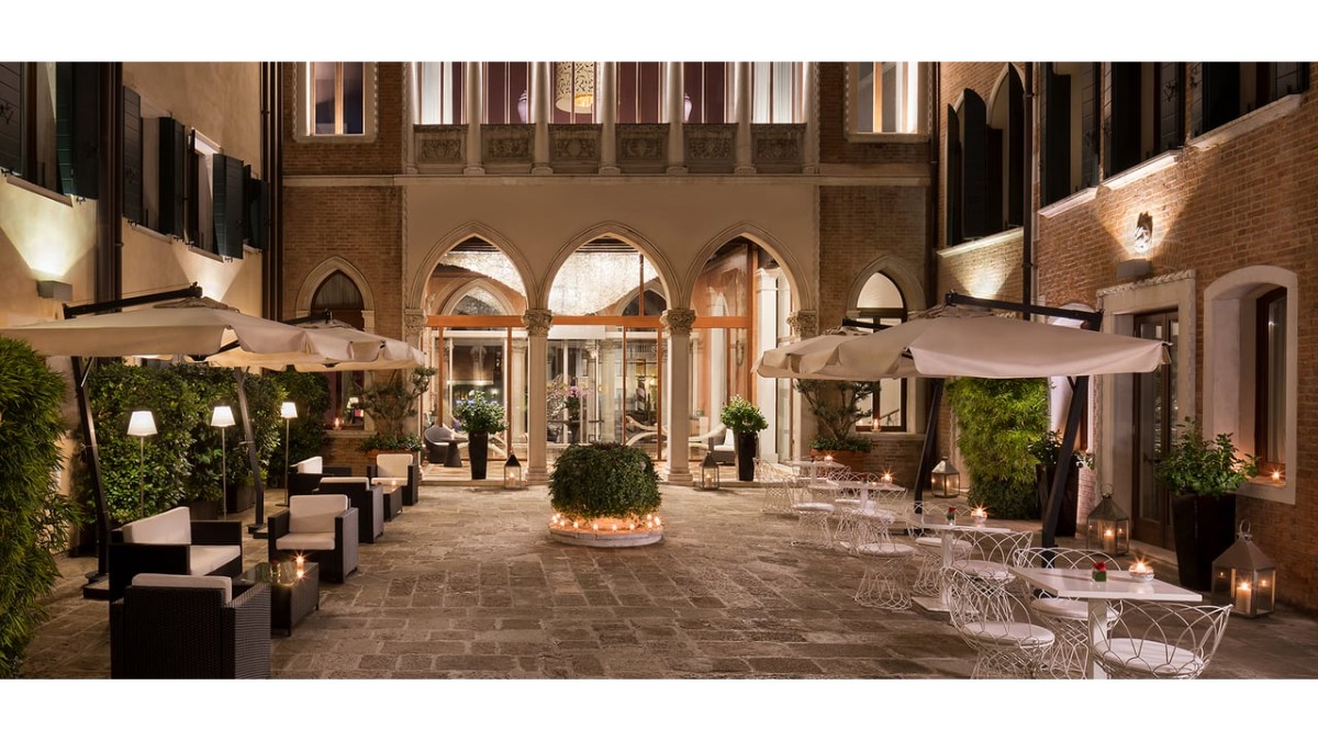 Restaurant at Sina Centurion Palace