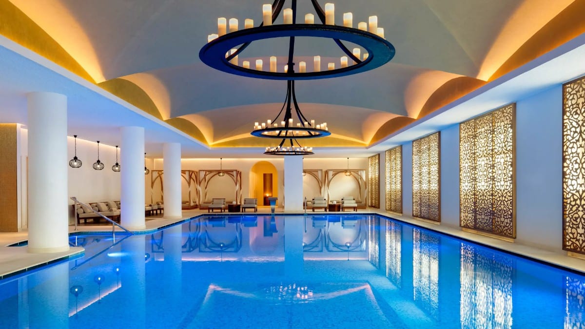 Pool im Raffles the Palm