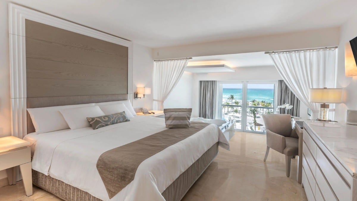 Schlafzimmer im Le Blanc Spa Resort Cancun Adults Only All-Inclusive
