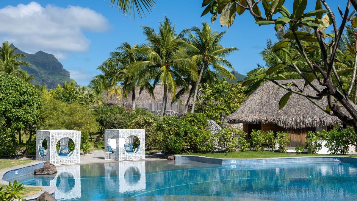 Außenpool im The St. Regis Bora Bora Resort