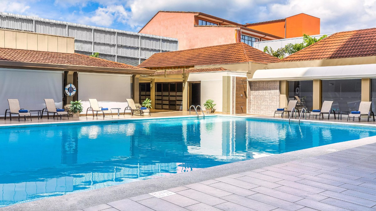 Pool at Crowne Plaza San Jose la Sabana