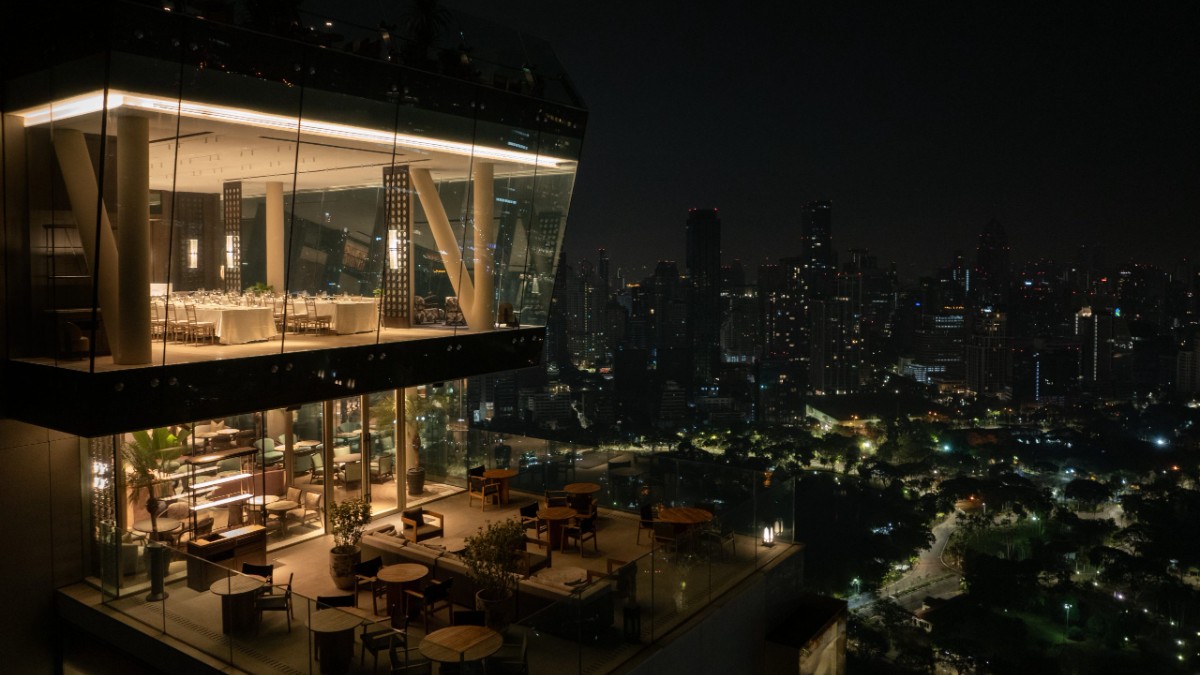 Bar at Dusit Thani Bangkok