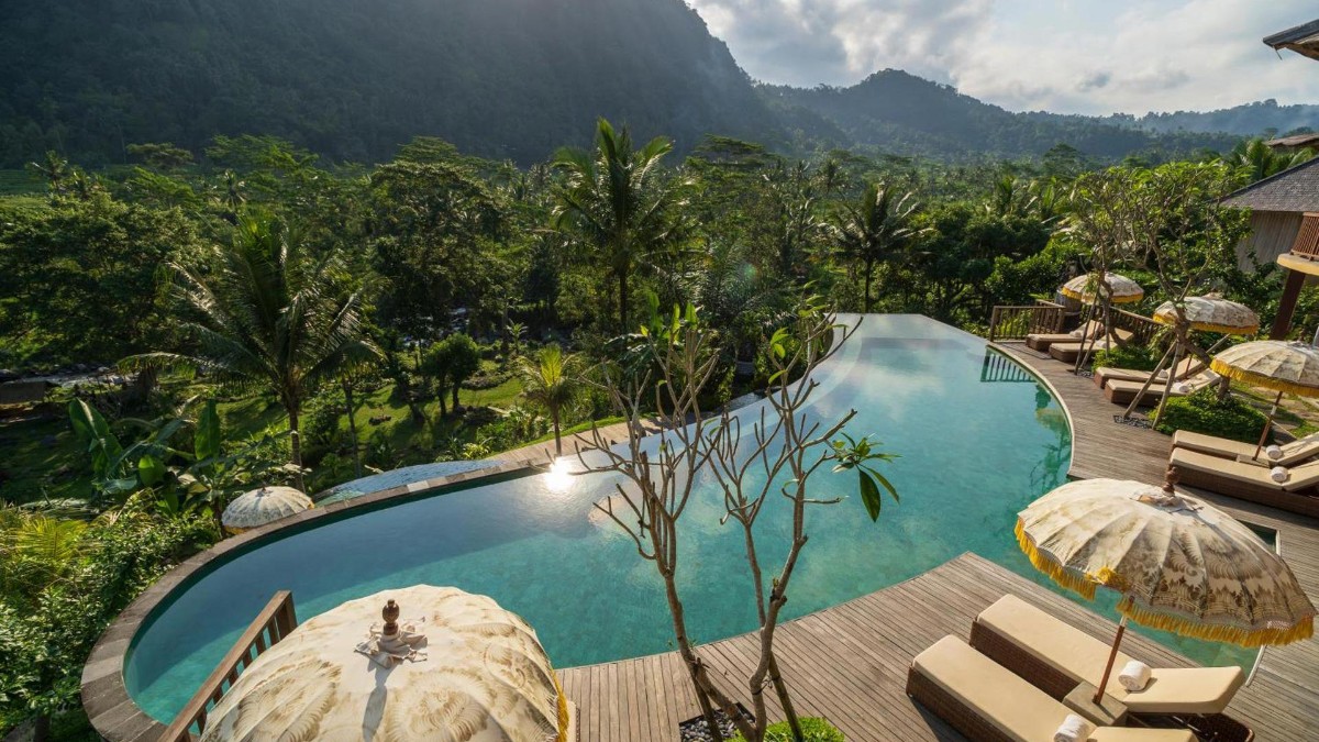 Outdoor swimming pool at Wapa di Ume Sidemen