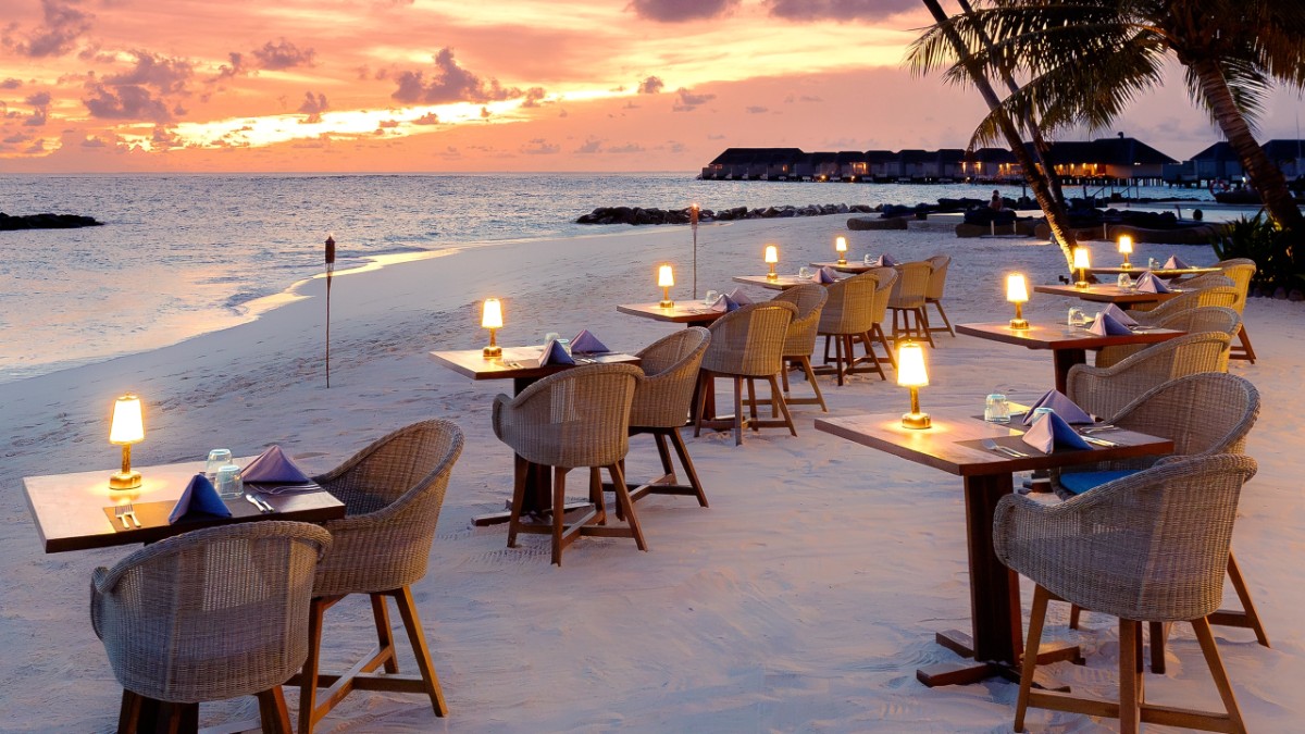 Restaurant at Baglioni Resort Maldives - Luxury All Inclusive