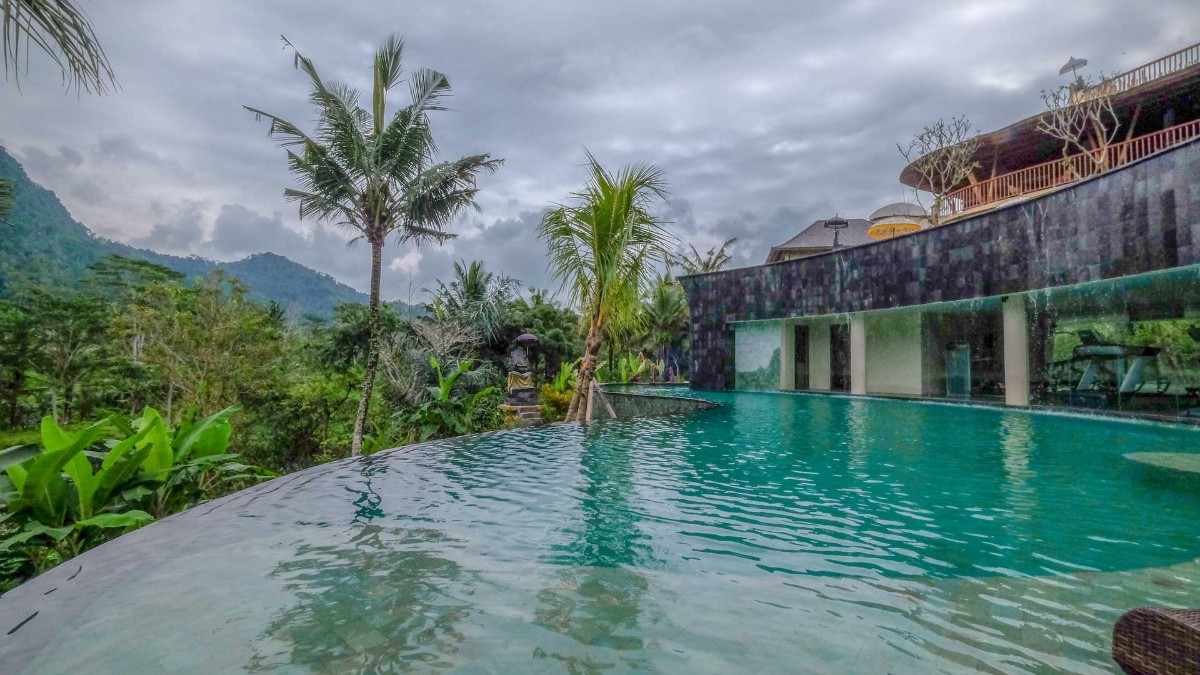 Outdoor swimming pool at Wapa di Ume Sidemen