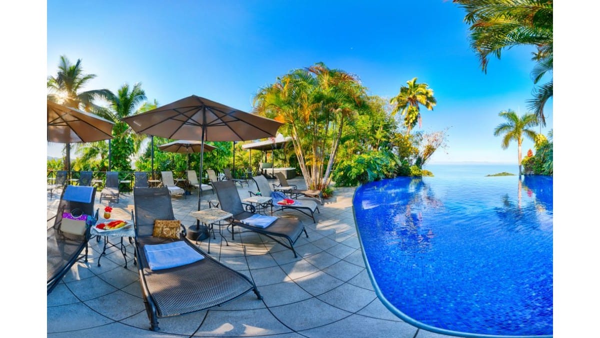 Pool im Hotel Villa Caletas
