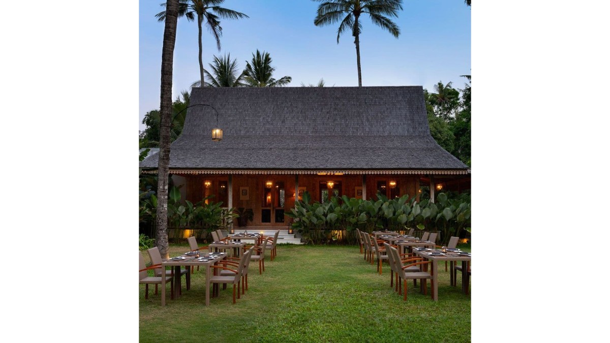 Outdoor restaurant at Kayumanis Jimbaran Private Villas & Spa