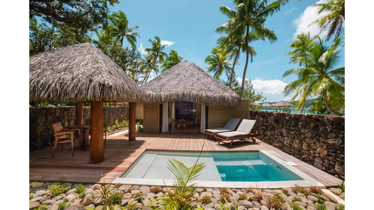 Pool at Le Taha'a by Pearl Resorts