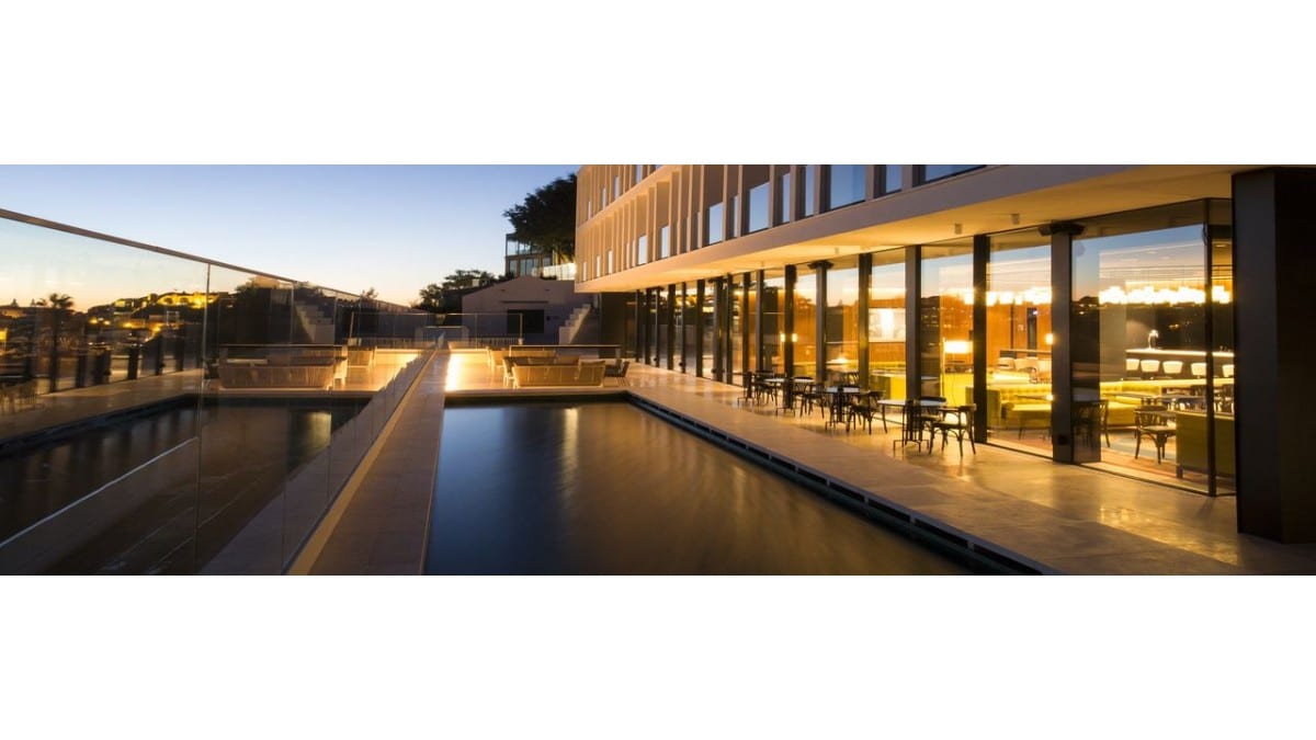 Pool im Memmo Príncipe Real - Design Hotels