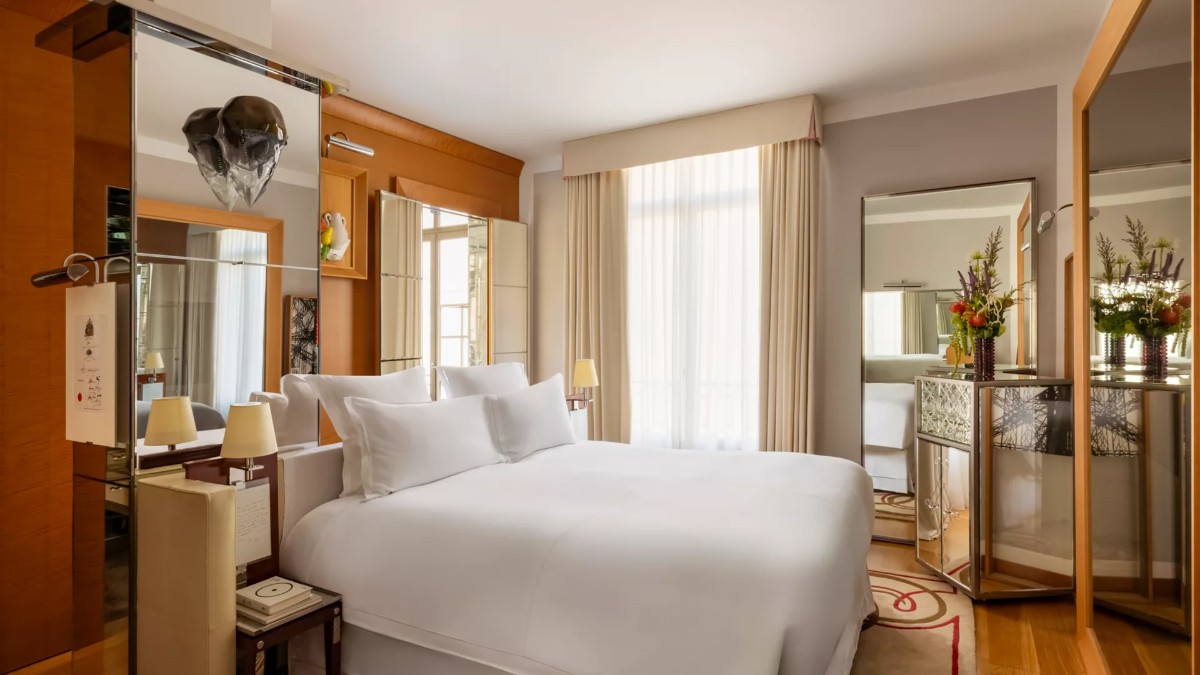 Bedroom at Le Royal Monceau - Raffles Paris