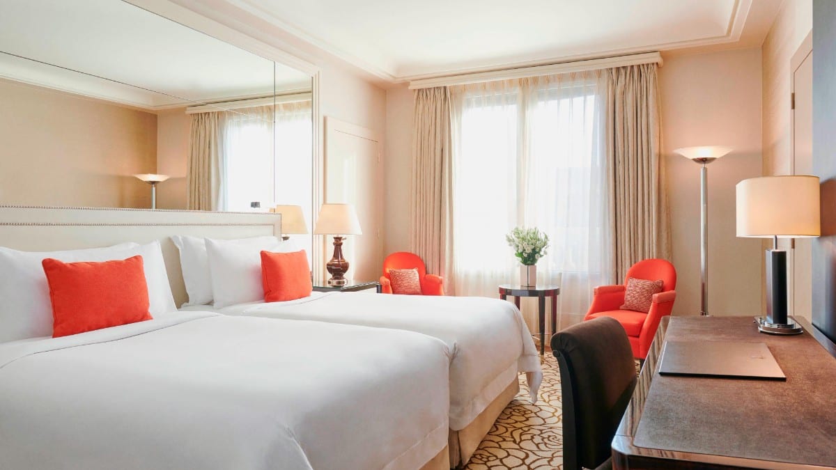 Schlafzimmer im Prince de Galles, a Luxury Collection Hotel, Paris