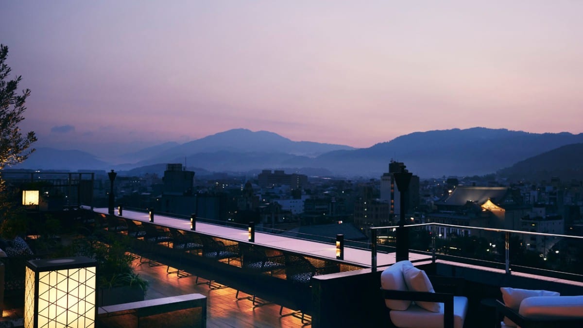 Dachterrassenbar im Soraniwa Terrace Kyoto Bettei
