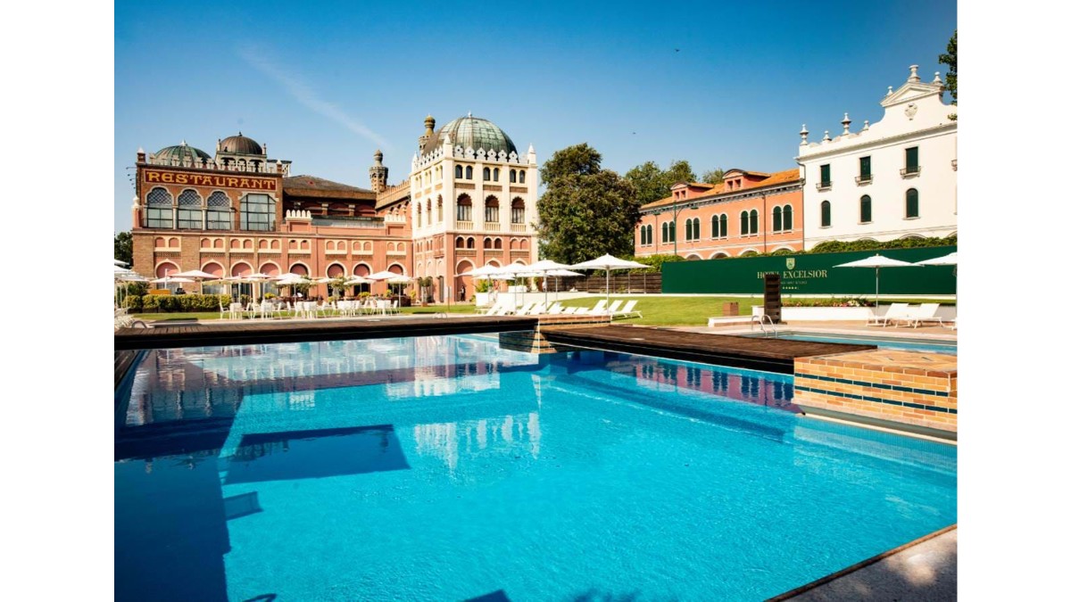 Outdoor pool at hotel Hotel Excelsior