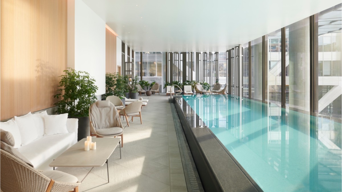 Indoor swimming pool at Hotel Pan Pacific London