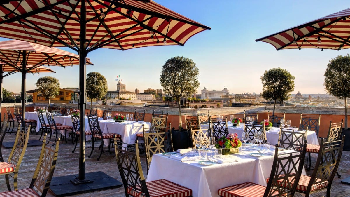 Außenrestaurant im Rocco Forte Hotel de La Ville