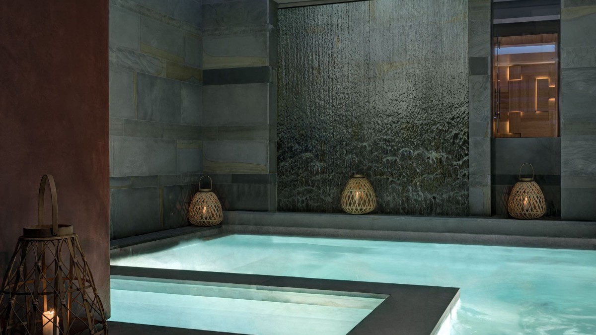 Indoor swimming pool at Rocco Forte Hotel de La Ville
