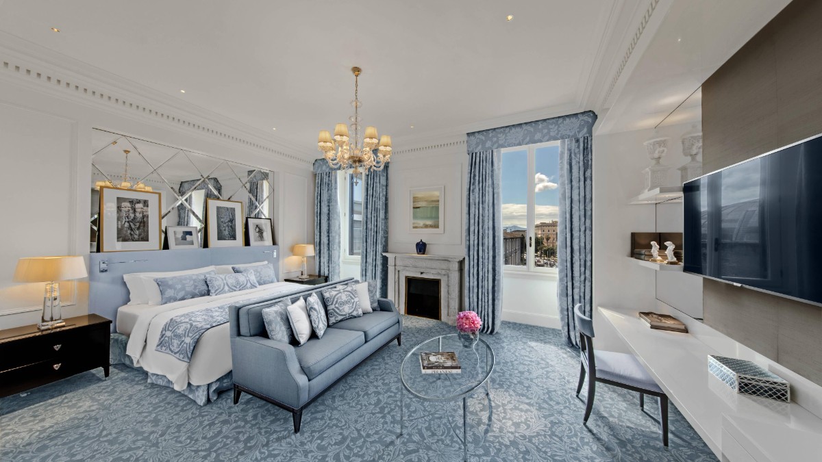 Bedroom at Hotel The St. Regis Rome