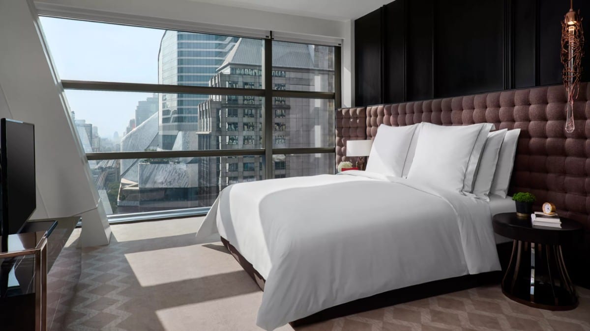 Schlafzimmer im Rosewood Bangkok