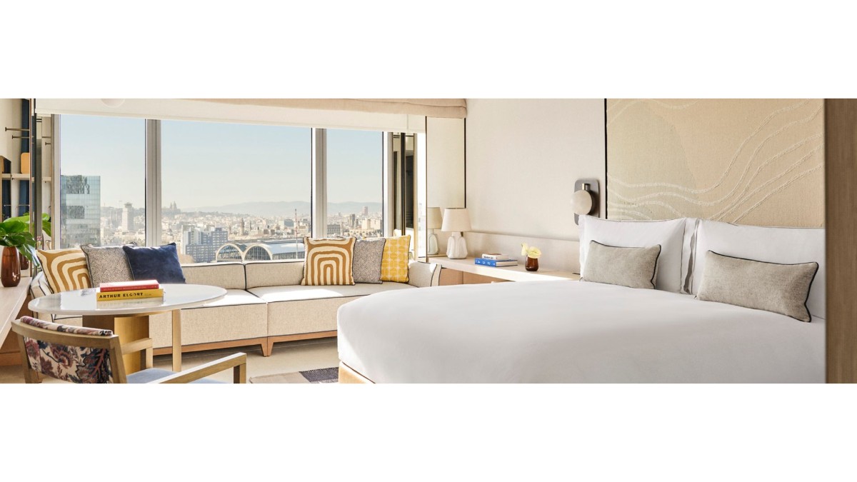 Bedroom at Hotel Arts Barcelona