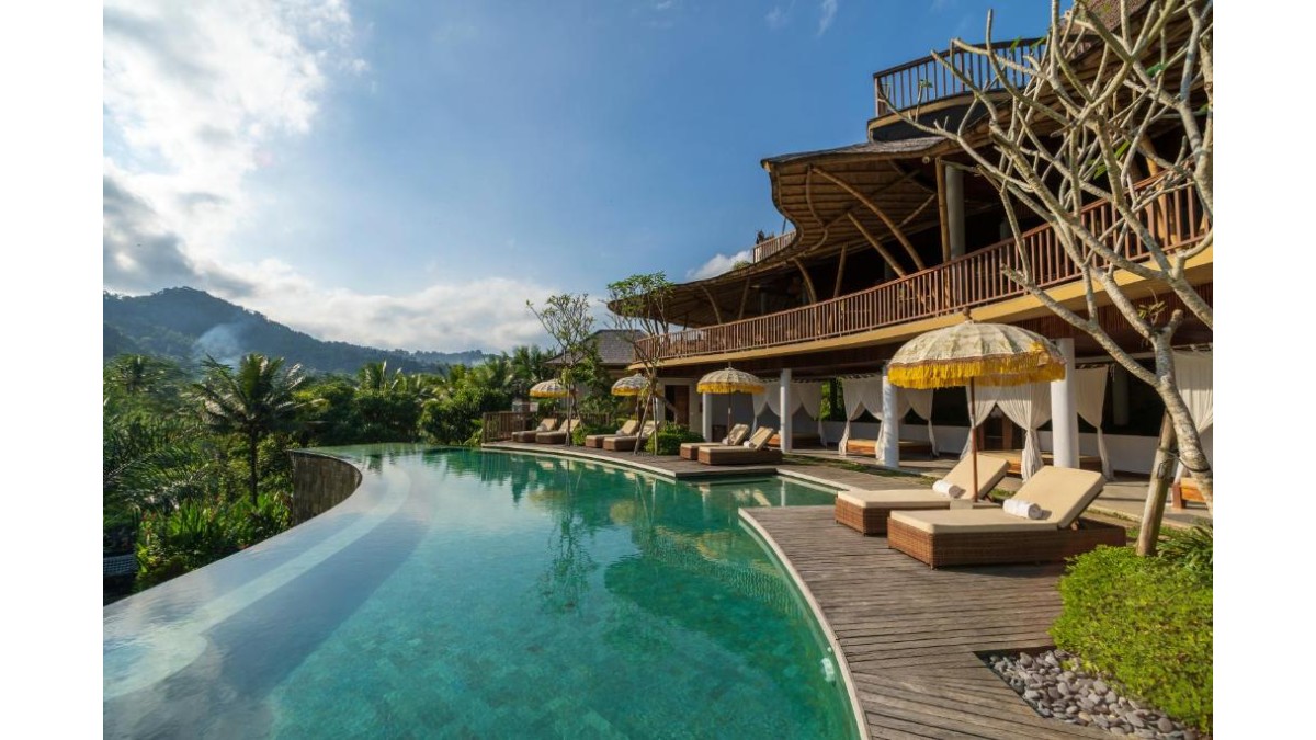 Outdoor swimming pool at Wapa di Ume Sidemen