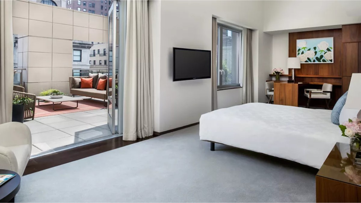 Bedroom at The Langham, New York, Fifth Avenue