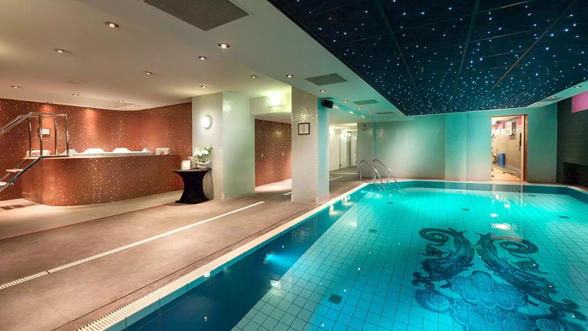 Indoor swimming pool at Grand Hotel Amrâth Amsterdam
